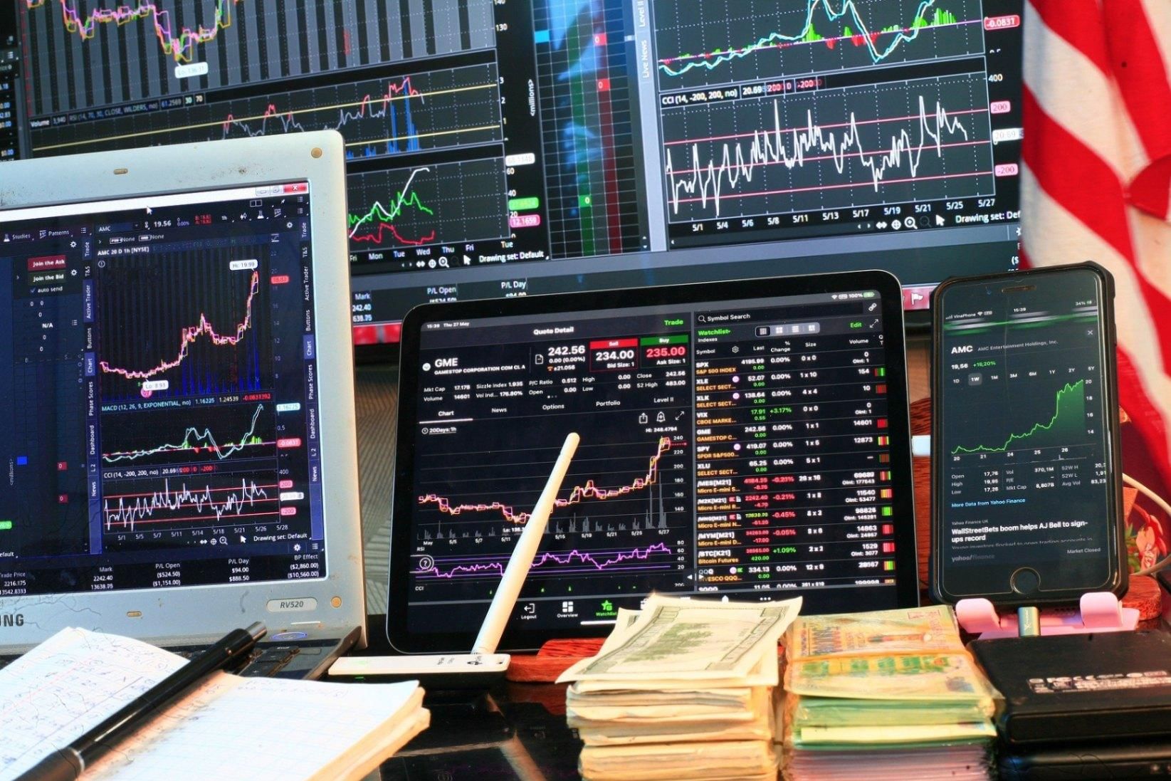 Российский рынок акций просел на 0,6%: инвесторы оценивают последствия переговоров Путина и Трампа