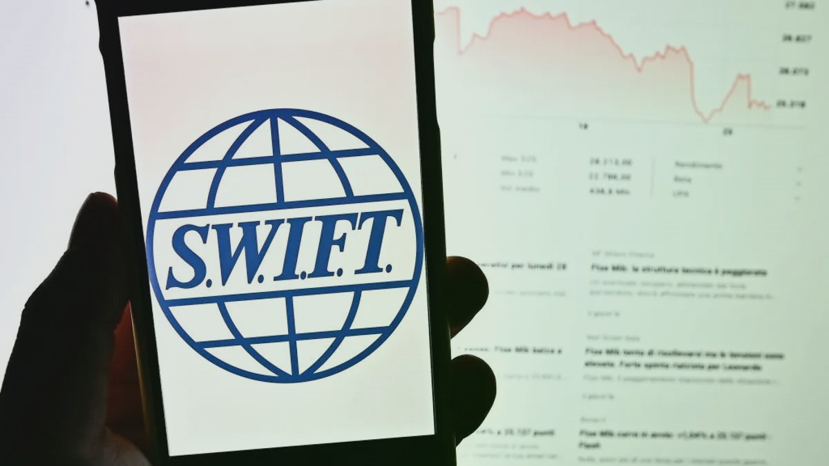 Новый пакет санкций ЕС: запрет SWIFT для банков РФ и импорт влияния