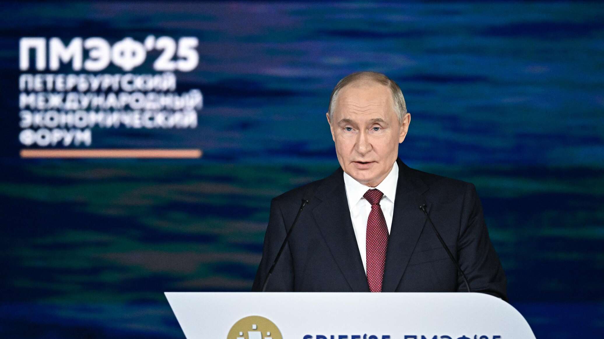 Путин обсудил будущее энергорынков с генсеком ОПЕК на ПМЭФ
