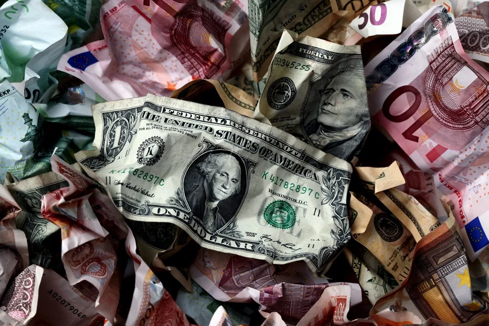 Иностранные инвесторы отворачиваются от доллара: что грозит мировой экономике?