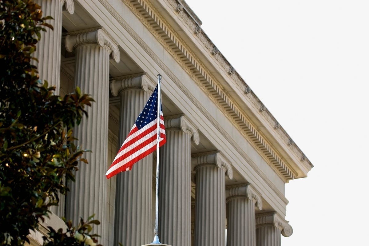 Что ждёт экономику США при ослаблении доллара: анализ от Business Insider