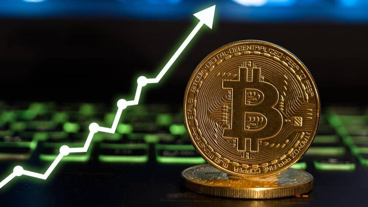 Крипторынок оживает: Биткоин растет, инвесторы ждут послаблений от США
