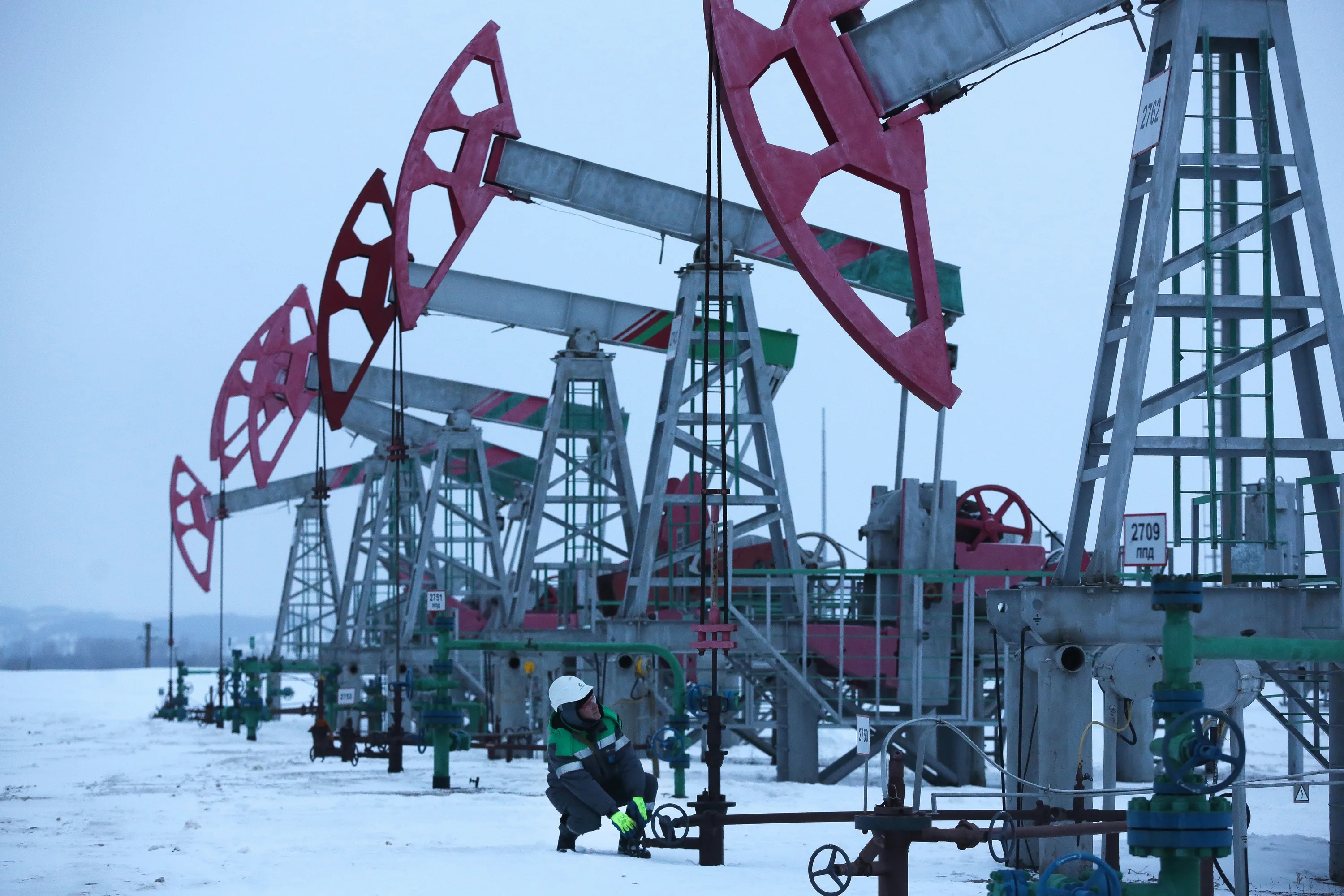 Нефть Brent упала ниже $65: что обрушило рынок?