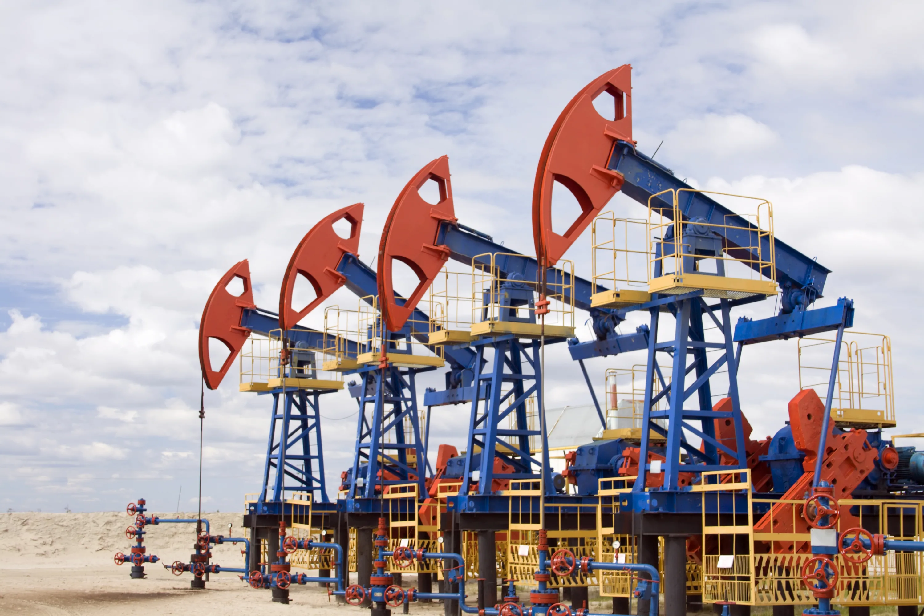 Brent снова выше $63: цены на нефть растут впервые за неделю