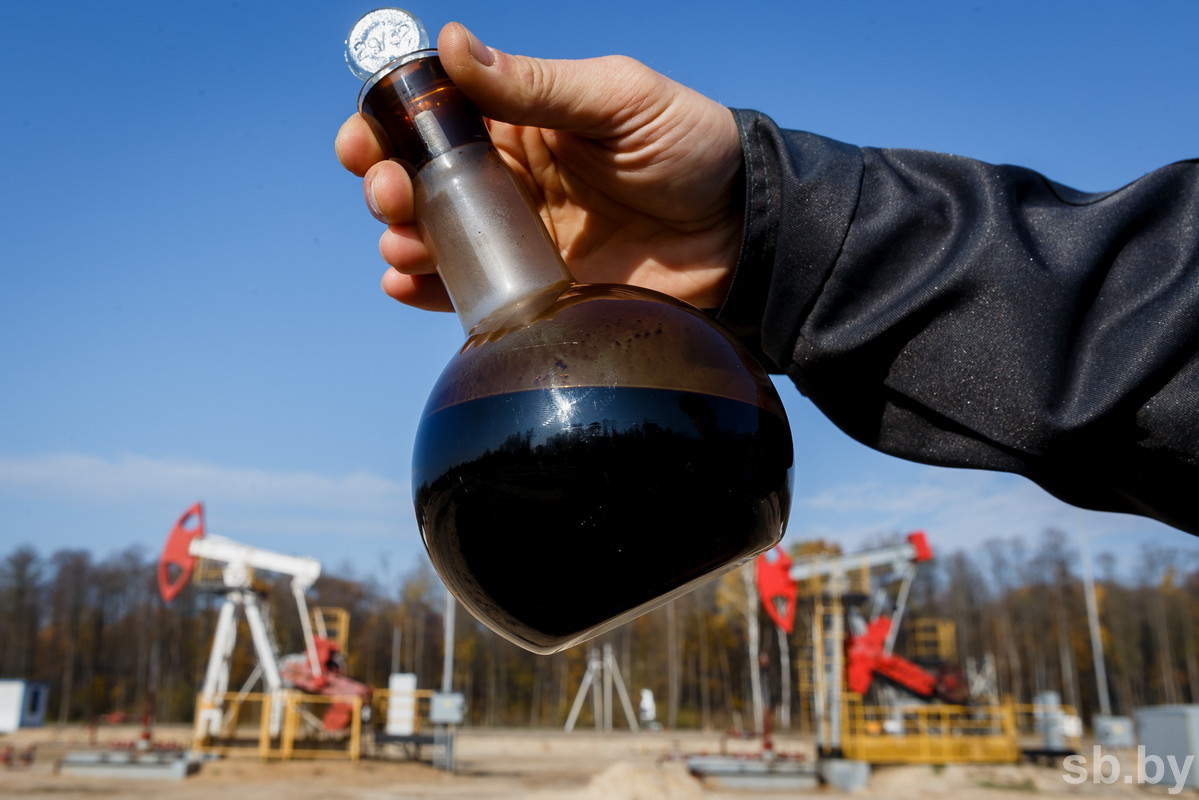 Нефть Brent пробила $64: как торговое соглашение США и Британии разогрело рынок