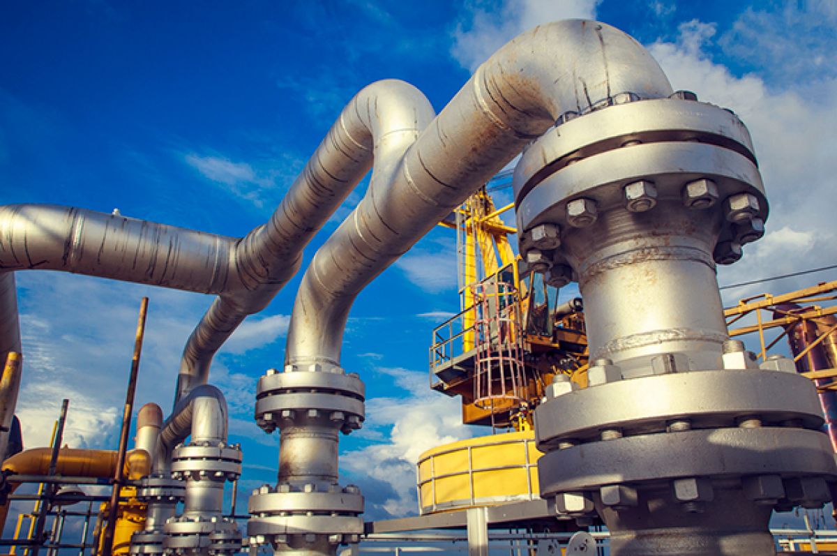 ОПЕК+ резко увеличивает добычу: цены на нефть падают до минимума за 4 года